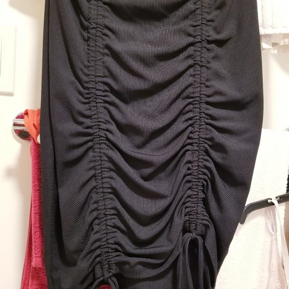 Black Dress (Large) - Picture 3 of 6